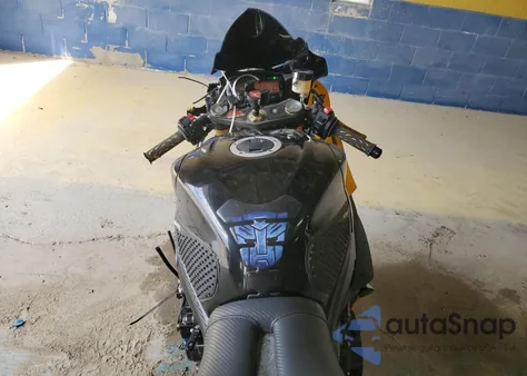 2017 Suzuki Gsx-R750 из США, поврежденный, VIN JS1GR7MA6H2100906